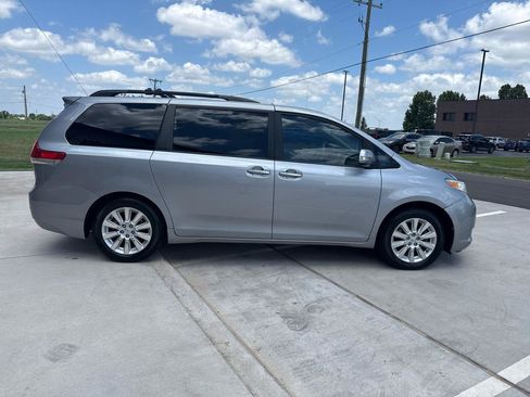 Used 2013 Toyota Sienna Limited w/ Premium Pkg AWD/4WD image 8