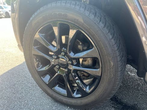 Used 2021 Jeep Grand Cherokee Laredo X AWD/4WD image 10