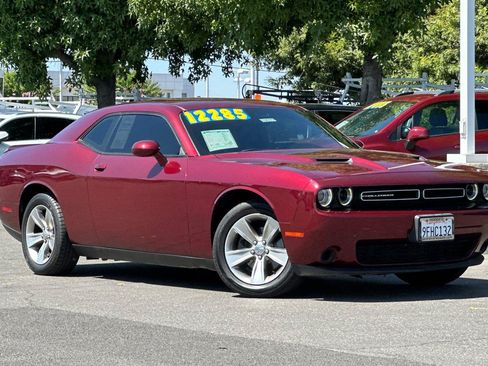 Used 2018 Dodge Challenger SXT RWD image 1