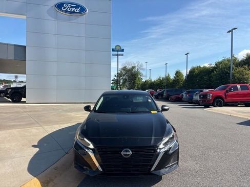 Used 2024 Nissan Altima 2.5 SV FWD image 8