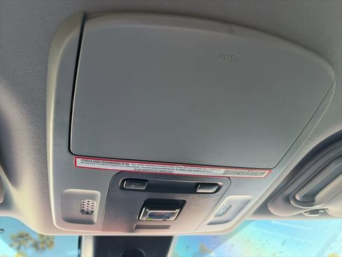 Used 2023 Toyota Camry SE image 18