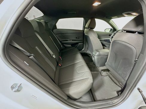 Certified 2025 Hyundai Elantra SEL FWD image 26