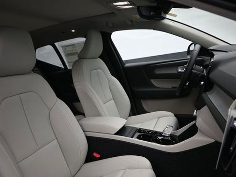 New 2026 Volvo XC40 B5 Plus w/ Protection Package Premier AWD/4WD image 36
