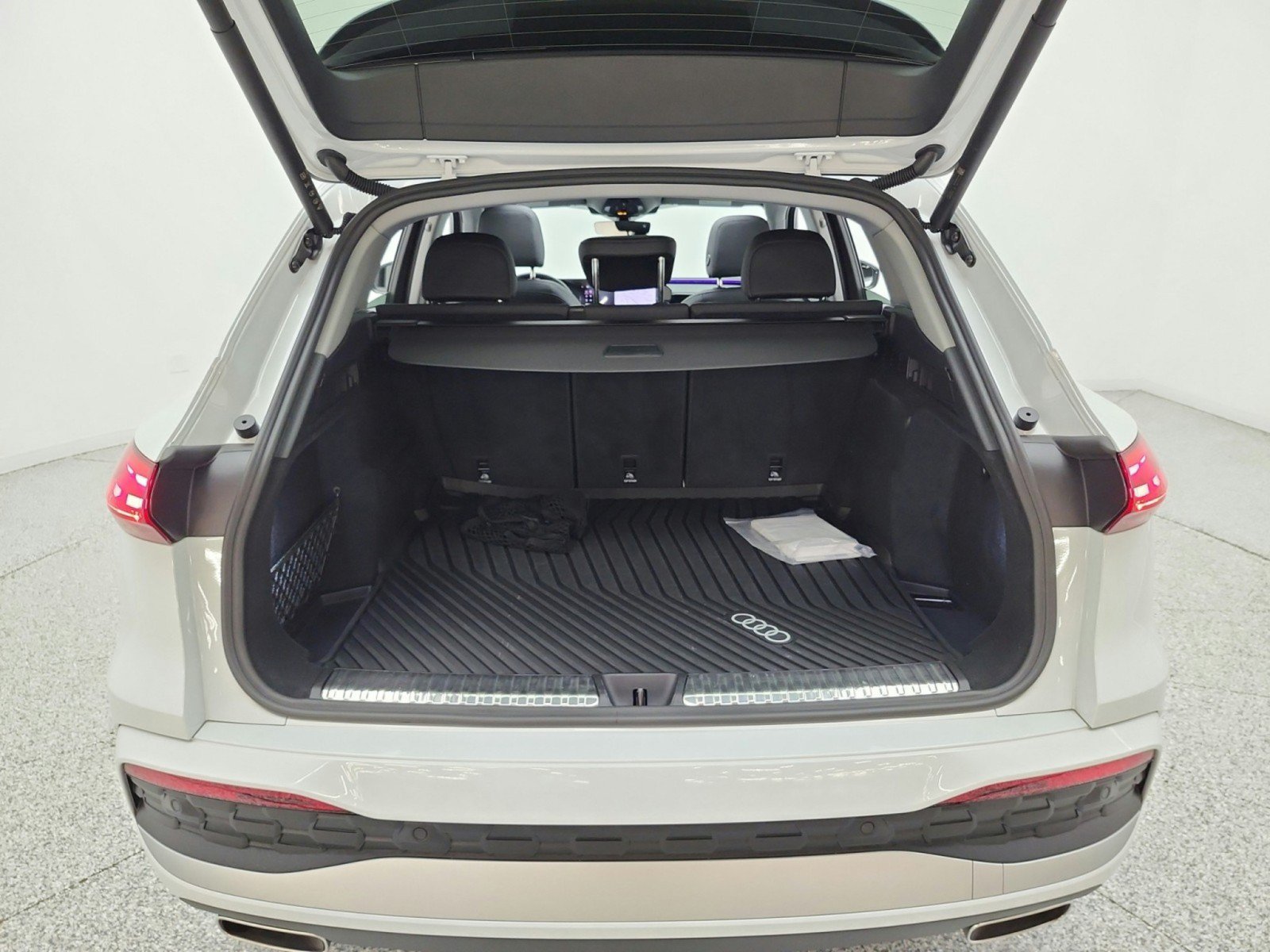 Used 2025 Audi Q5 Premium Plus w/ Premium Plus AWD/4WD image 18