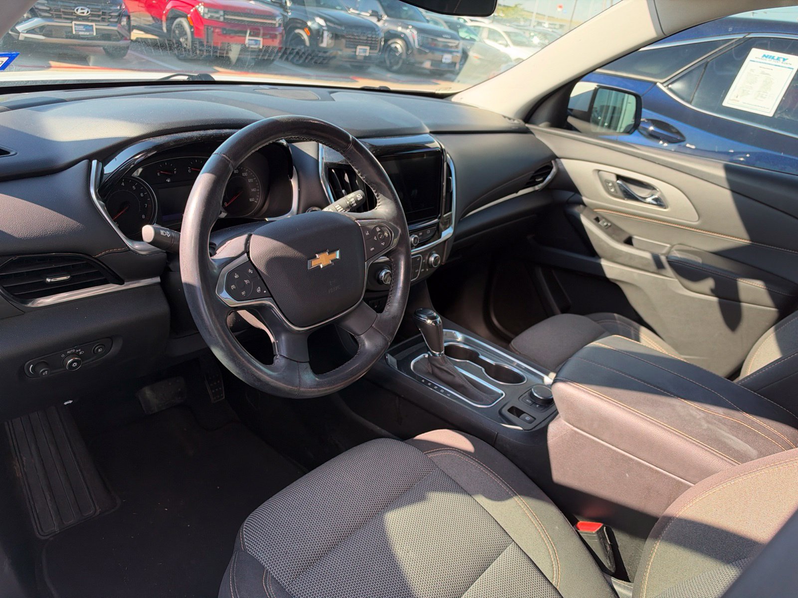 Used 2020 Chevrolet Traverse LT FWD image 14