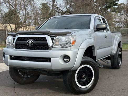 Used 2011 Toyota Tacoma 4x4 Access Cab w/ SR5 Pkg #2 image 1