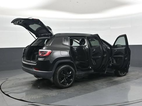 Used 2018 Jeep Compass Latitude FWD image 47
