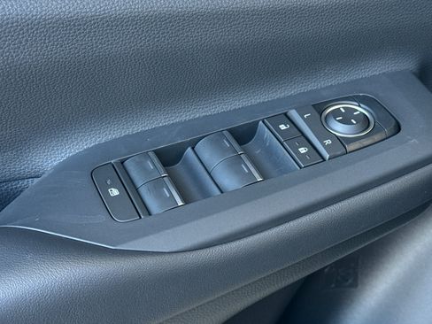 New 2026 Toyota Prius Plug-In Hybrid FWD image 13