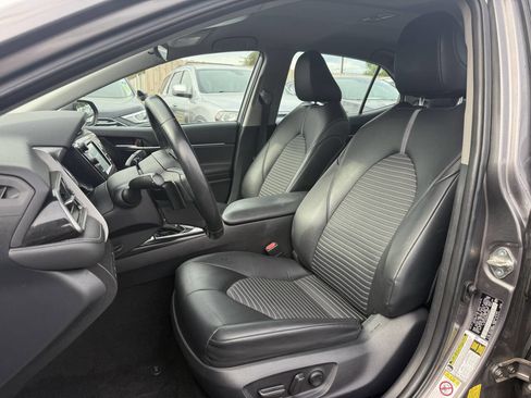 Used 2019 Toyota Camry SE FWD image 13
