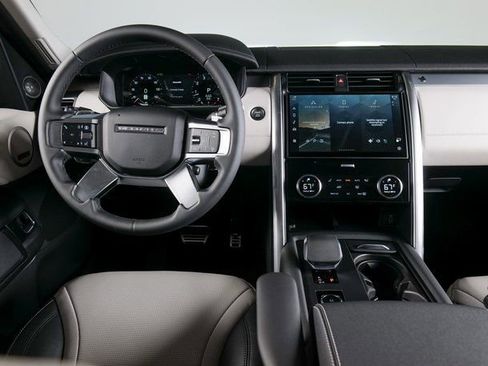 New 2026 Land Rover Discovery Dynamic SE image 11