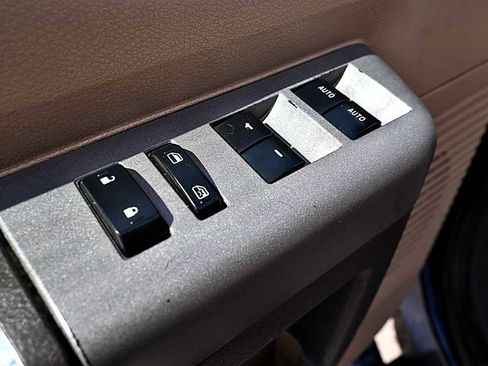 Used 2014 Ford F250 Lariat w/ Snow Plow Prep Package image 17