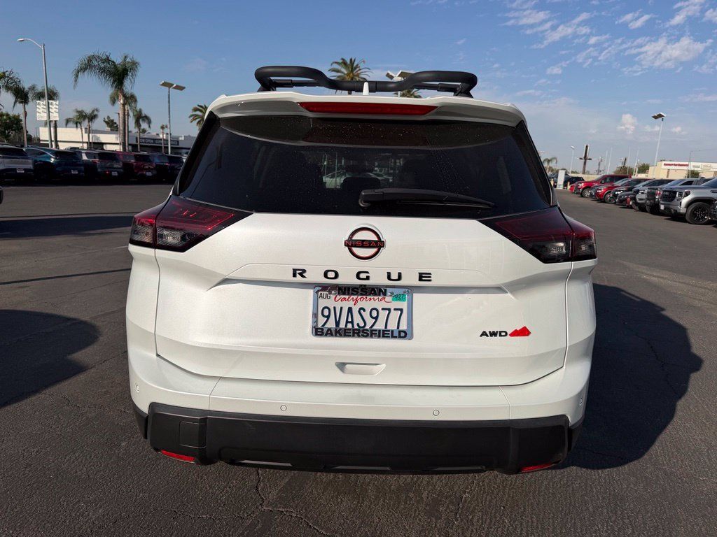Used 2025 Nissan Rogue SV AWD/4WD image 3