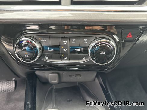 Used 2024 Chevrolet Trax ACTIV w/ Sunroof Package image 34