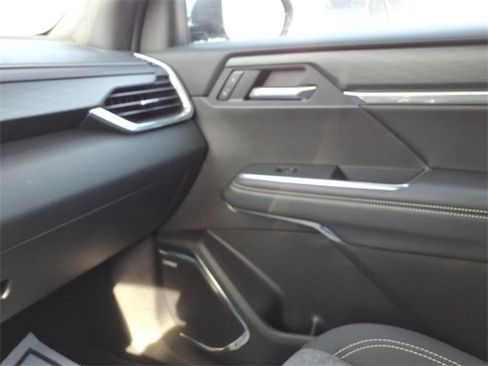 Used 2025 GMC Acadia Elevation image 23