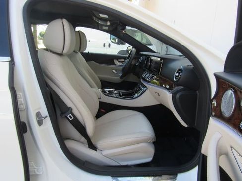 Used 2017 Mercedes-Benz E 300 image 19