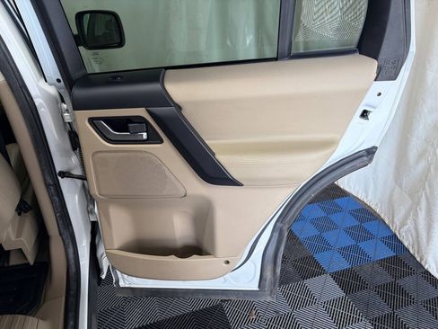 Used 2015 Land Rover LR2 AWD/4WD image 11