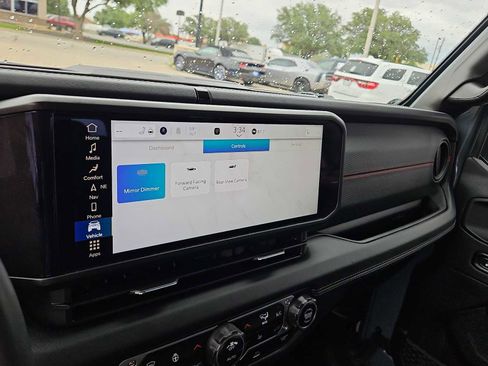 Used 2025 Jeep Gladiator Rubicon w/ Convenience Group AWD/4WD image 24