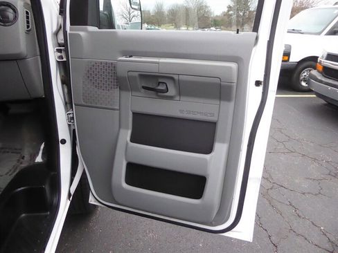 Used 2012 Ford E-350 and Econoline 350 XL w/ Interior Upgrade Pkg image 23