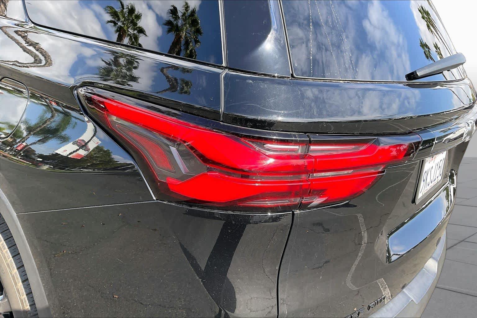 Used 2023 Chevrolet Traverse RS AWD/4WD image 28