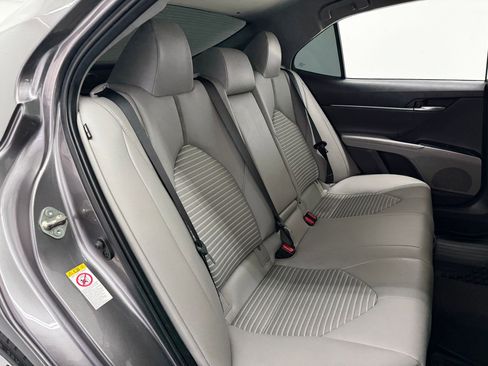 Used 2018 Toyota Camry SE w/ Accessory Appearance Package image 24