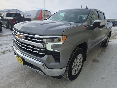 Used 2023 Chevrolet Silverado 1500 LTZ w/ Z71 Off-Road Package image 4