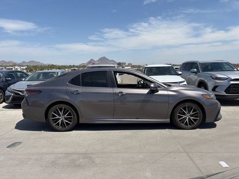 Used 2022 Toyota Camry SE w/ Carpet Mat Package (TMS) FWD image 3