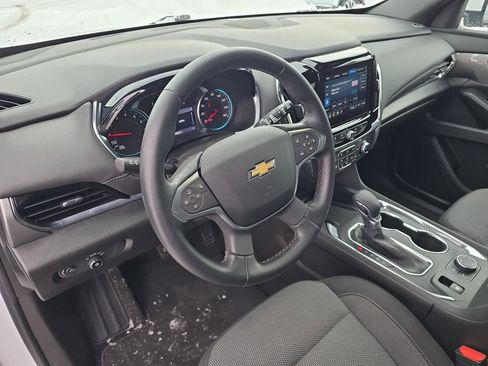 Certified 2023 Chevrolet Traverse LT w/ Rear Camera Mirror Package image 11