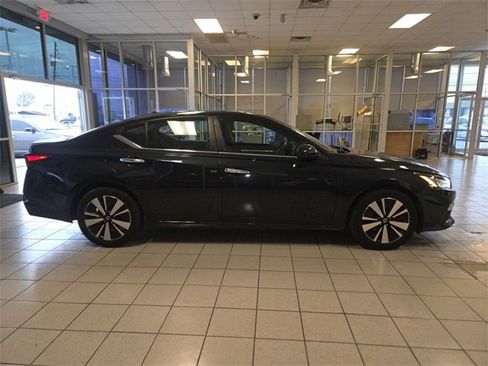Used 2022 Nissan Altima 2.5 SV image 9