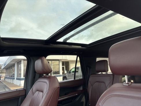 Used 2023 Ford Expedition Max Limited image 3