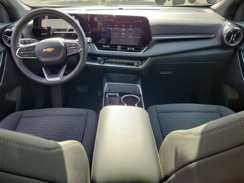 Used 2025 Chevrolet Equinox LT image 11