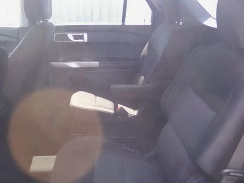 Used 2022 Ford Explorer XLT AWD/4WD image 12