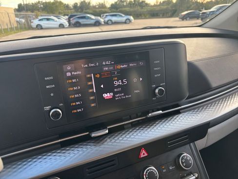 Used 2024 Kia Carnival LX image 22