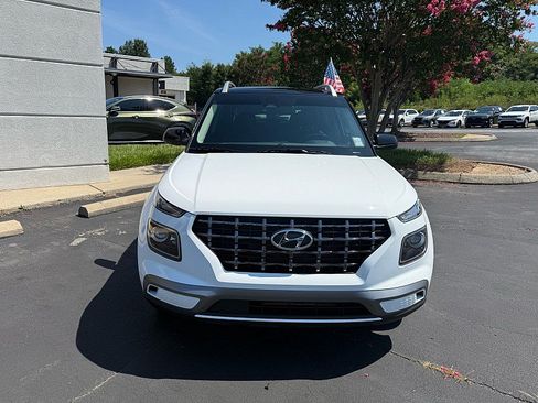 Used 2025 Hyundai Venue Limited FWD image 7