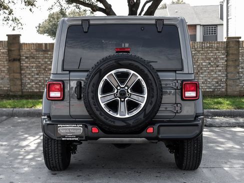 Used 2022 Jeep Wrangler Unlimited Sahara w/ Cold Weather Group image 18