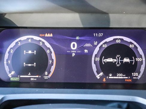 Used 2025 Toyota Tacoma Trailhunter image 32