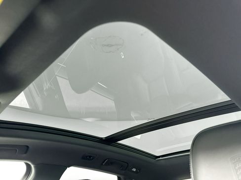 Certified 2025 Porsche Macan image 36