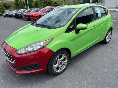 Used 2015 Ford Fiesta SE w/ Comfort Package FWD image 3