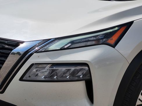 Used 2023 Nissan Rogue SV image 8