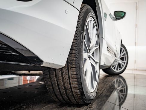 Used 2021 Audi e-tron Prestige w/ Prestige Package image 40