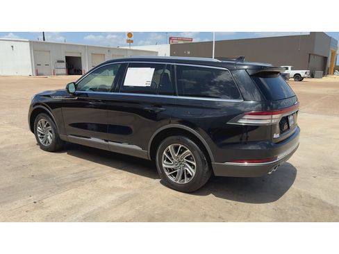 Used 2023 Lincoln Aviator AWD image 6