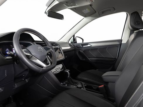 Used 2024 Volkswagen Tiguan SE AWD/4WD image 14