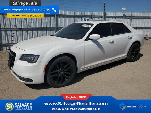 Used 2015 Chrysler 300 S image 1