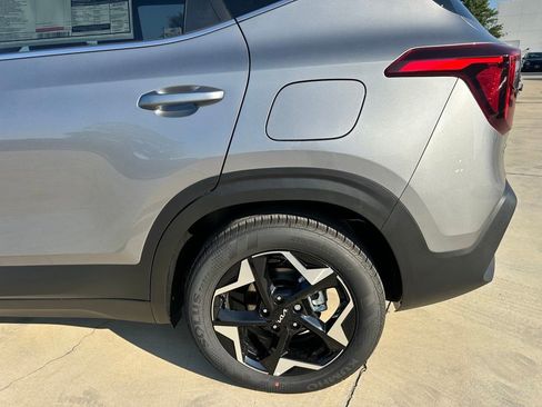 New 2026 Kia Seltos EX image 9