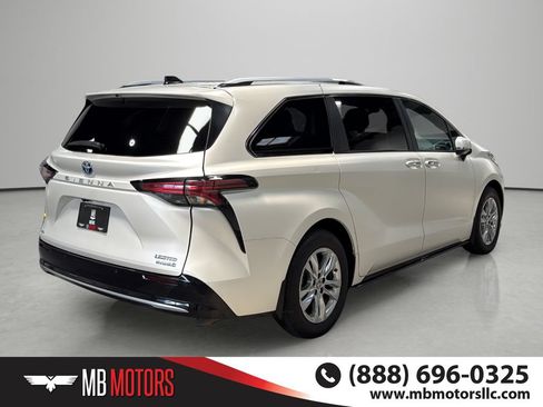 Used 2023 Toyota Sienna Limited AWD/4WD image 2