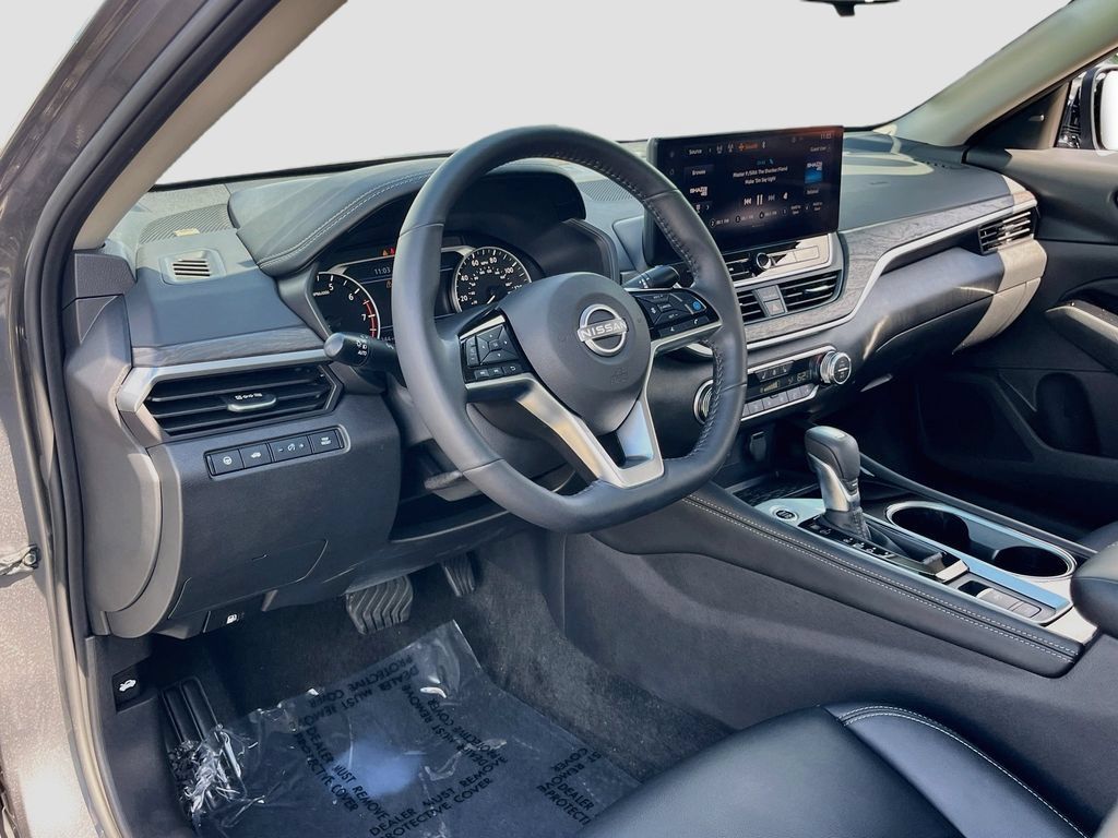 Used 2024 Nissan Altima 2.5 SL FWD image 9