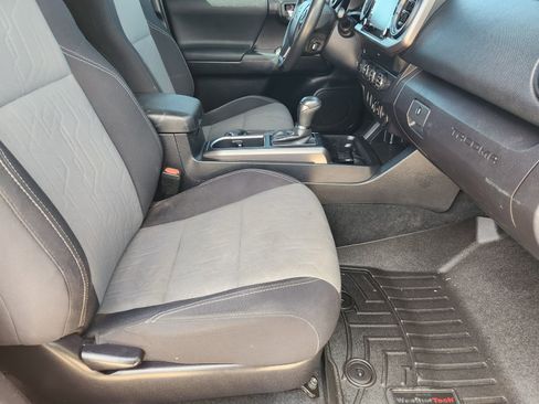 Used 2020 Toyota Tacoma TRD Off-Road image 17