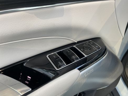 Used 2024 Cadillac Lyriq Sport AWD/4WD image 16