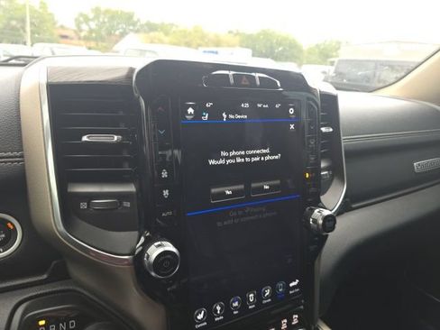 Used 2020 RAM 1500 Laramie AWD/4WD image 11