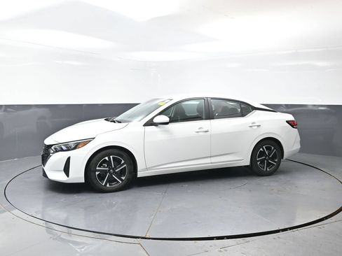 Used 2024 Nissan Sentra SV FWD image 9