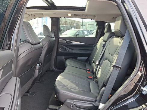 Certified 2025 INFINITI QX60 Luxe image 11